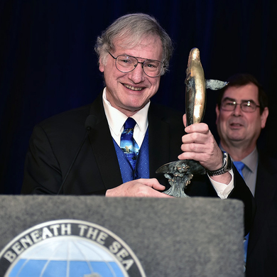Gary Lehman presented the Diver of the Year award 2016